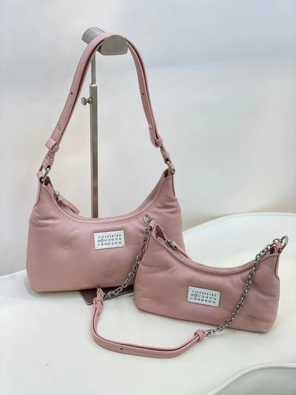 Margiela hobo torba od ovčje kože u obliku jastuka, mini crossbody, prava koža, za žene