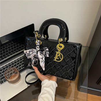 PU kožna torba s izšivkom i detaljem šala, stil Princeze Diane, srednja torba za rame i crossbody za žene