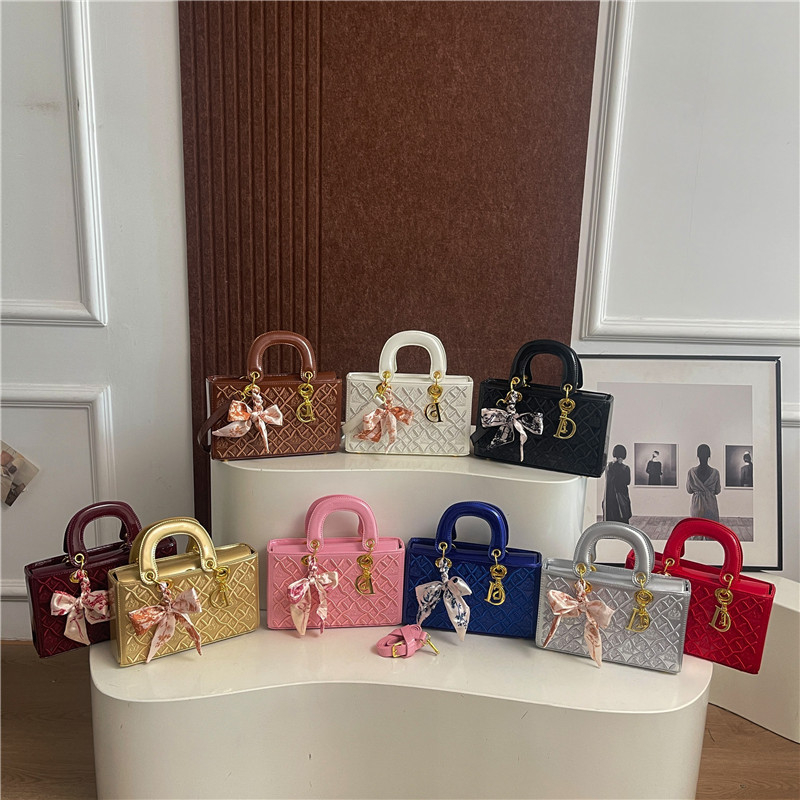 PU kožna torba s izšivkom i detaljem šala, stil Princeze Diane, srednja torba za rame i crossbody za žene
