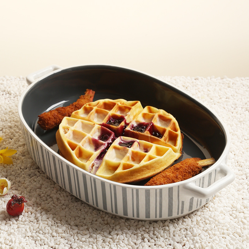Tavă ceramică rotundă de copt cu două mânere, pentru prăjituri, paste cu brânză și orez la cuptor — stil nordic