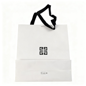 Geantă de cumpărături din carton alb, cu logo personalizat — geantă minimalistă de cadouri