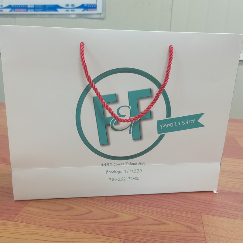 Genți tote personalizate cu logo și poșete din hârtie pentru magazine de îmbrăcăminte