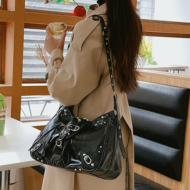 Torba tote za motocikl s zakovicama, retro dizajn, velika kapaciteta, crossbody za svakodnevnu upotrebu