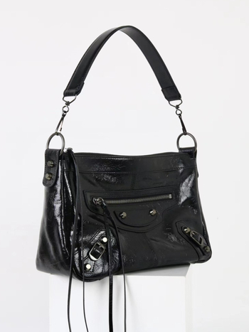 Miss Summer žena crossbody torba od prave kože s olej-vosk završnim slojem, srednje veličine, zatvarač, ukrasni riveti, motocikl stil, džepovi za telefon i dokumente, jesen 2025