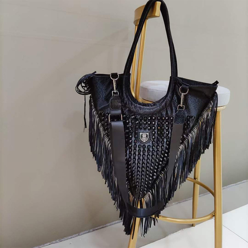 Torba preko ramena u europsko-američkom uličnom stilu sa kopčama i resicama, trokutasti crossbody, velika i svestrana