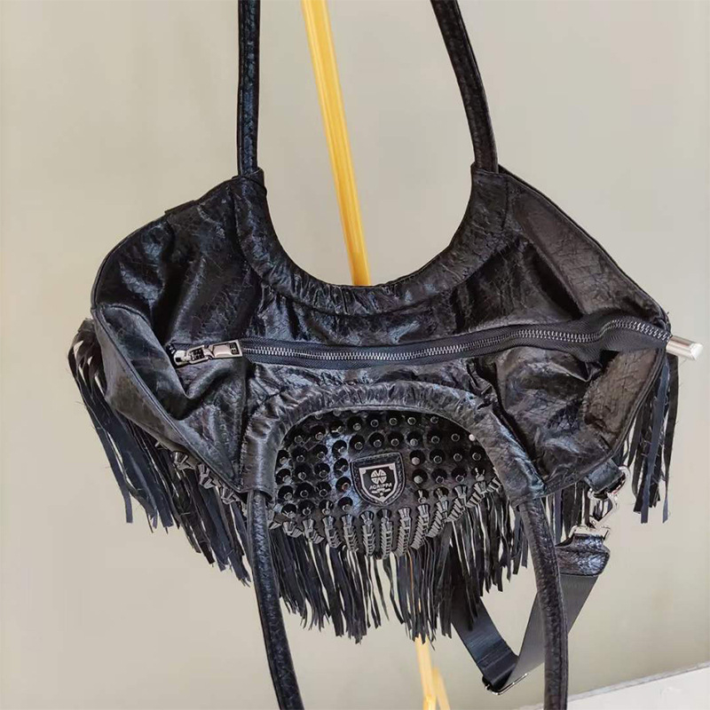Torba preko ramena u europsko-američkom uličnom stilu sa kopčama i resicama, trokutasti crossbody, velika i svestrana