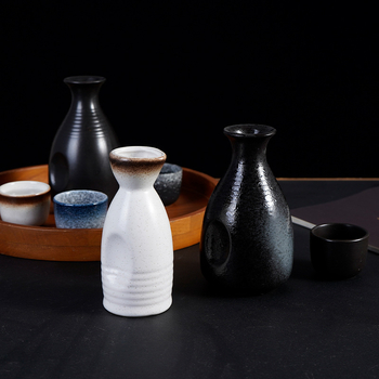 Japán stílusú porcelán saké készlet kancsóval és poharakkal, otthoni használatra, adagolóval