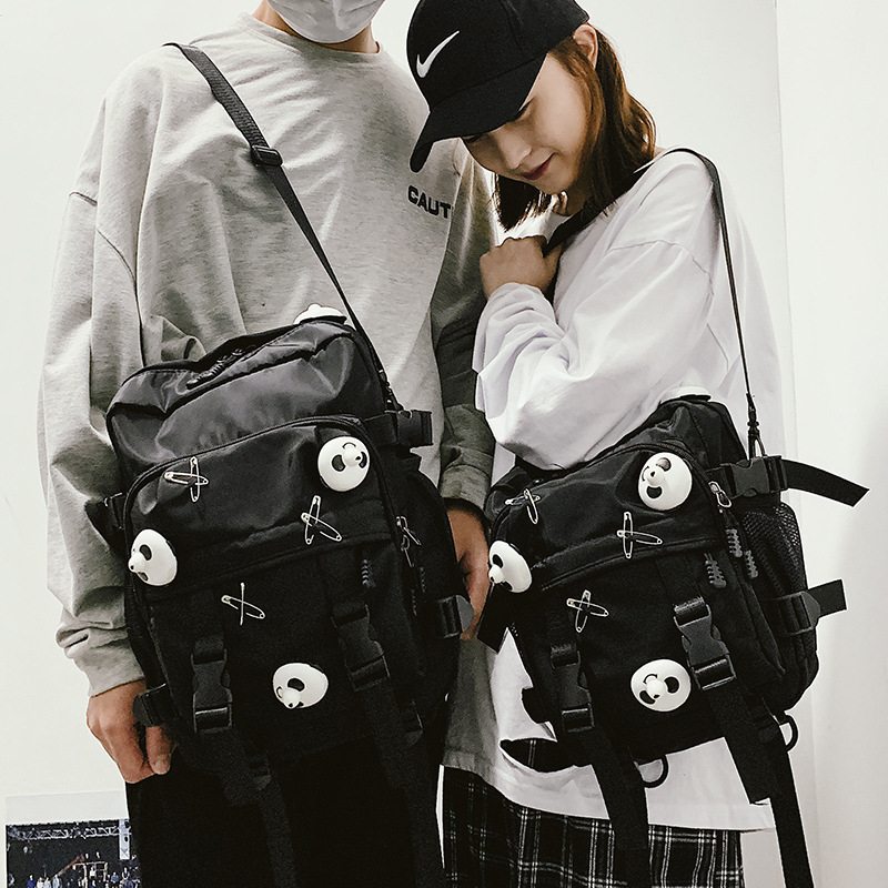Harajuku inspirirana tamna utilitarna torba preko ramena i ruksak s motivom medvjeda, unisex, kapacitet ispod 20 L