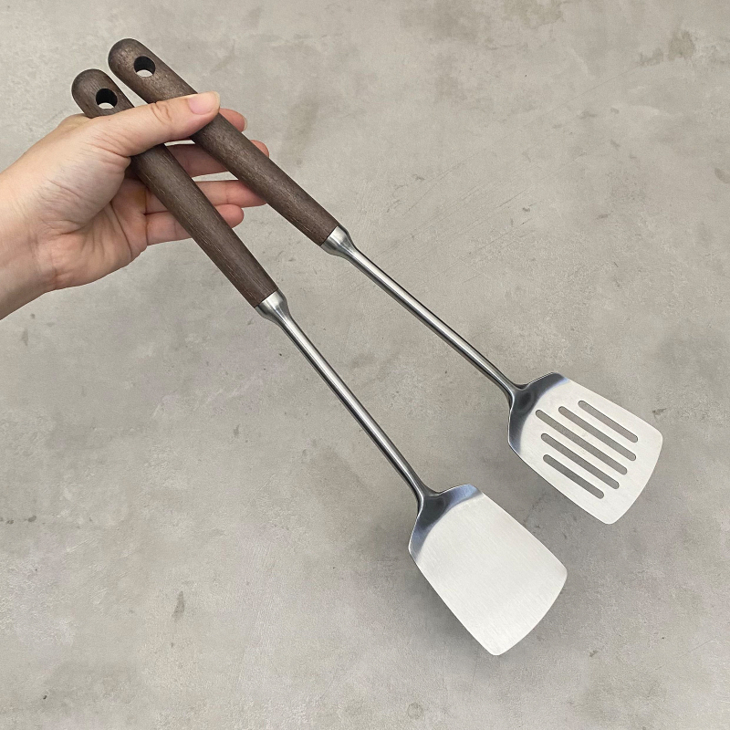 Spatulă mică din oțel inoxidabil cu mâner lung pentru gătit acasă, spatulă antiaderentă pentru tigaie, rezistentă la temperaturi înalte, mâner din lemn de nuc