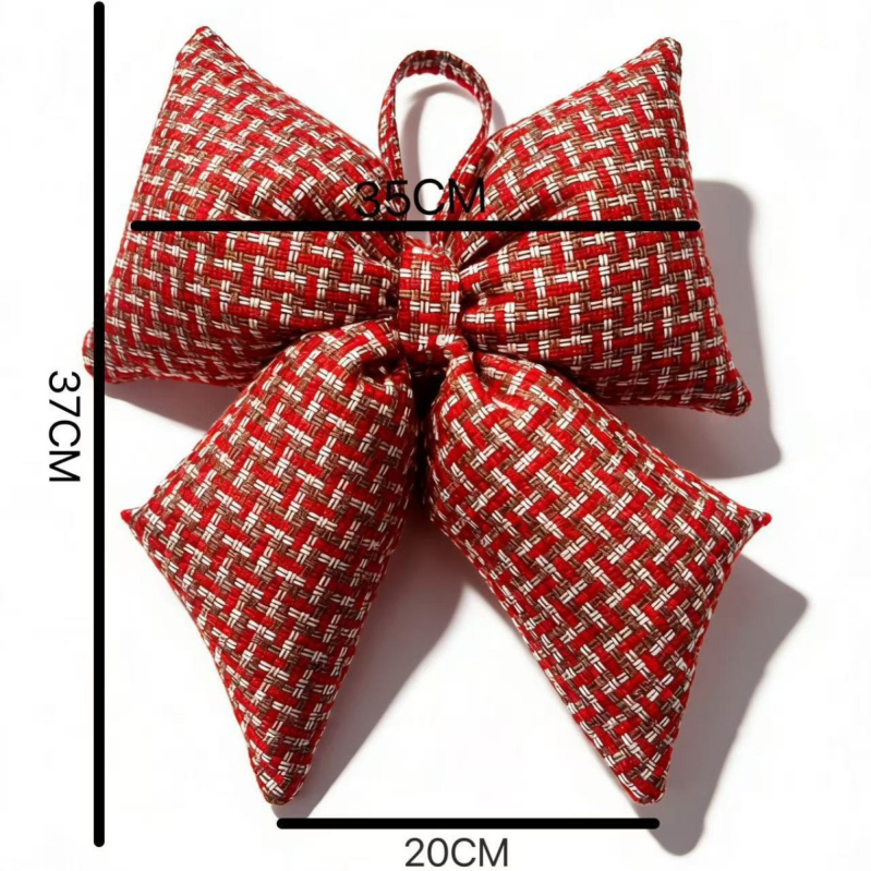 Ornament de Crăciun lucrat manual, fundă roșie în carouri, din material textil cu umplutură 3D