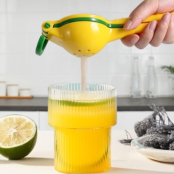 Storcător de fructe manual mini pentru uz casnic, aparat compact și portabil