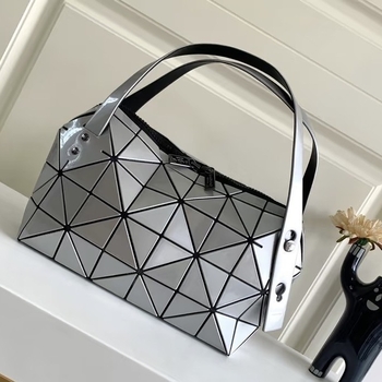 Ženska torba Boston od PVC s prešivanjem uzorkom u obliku jastuka, remen ili crossbody, gradski stil, svestrana.