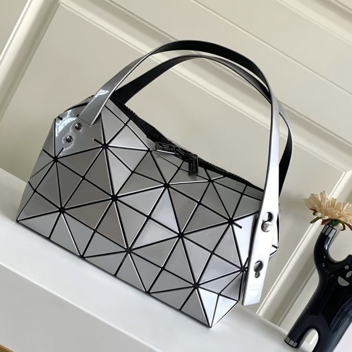 Ženska torba Boston od PVC s prešivanjem uzorkom u obliku jastuka, remen ili crossbody, gradski stil, svestrana.