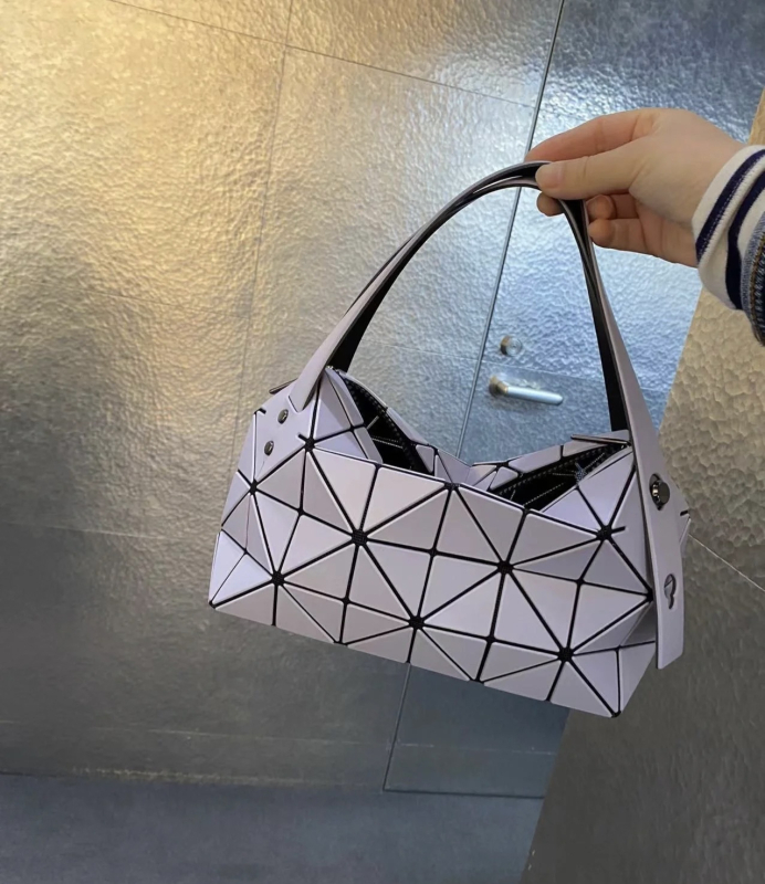 Ženska torba Boston od PVC s prešivanjem uzorkom u obliku jastuka, remen ili crossbody, gradski stil, svestrana.