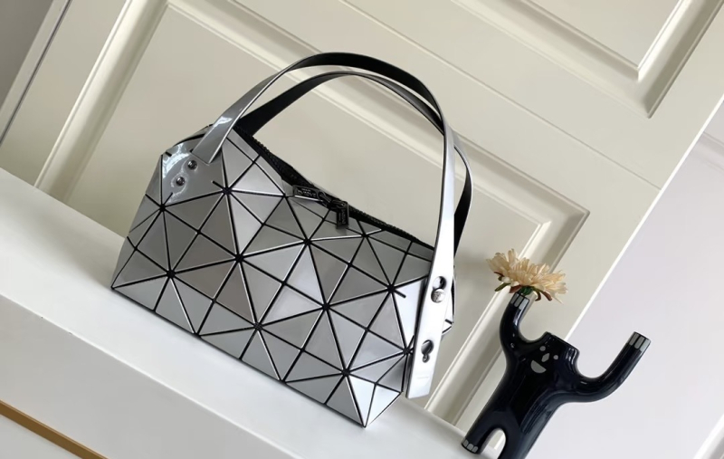 Ženska torba Boston od PVC s prešivanjem uzorkom u obliku jastuka, remen ili crossbody, gradski stil, svestrana.