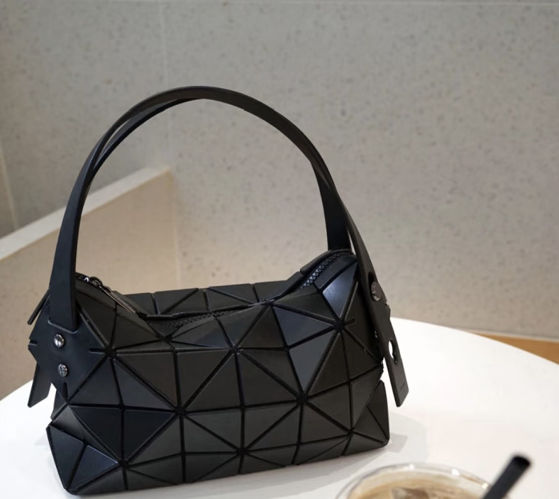 Ženska torba Boston od PVC s prešivanjem uzorkom u obliku jastuka, remen ili crossbody, gradski stil, svestrana.