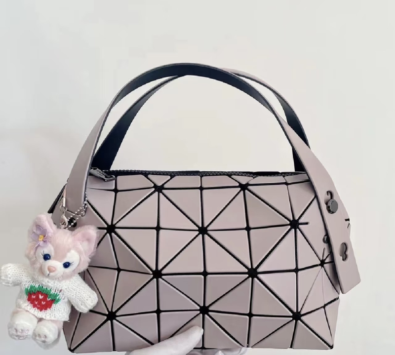 Ženska torba Boston od PVC s prešivanjem uzorkom u obliku jastuka, remen ili crossbody, gradski stil, svestrana.