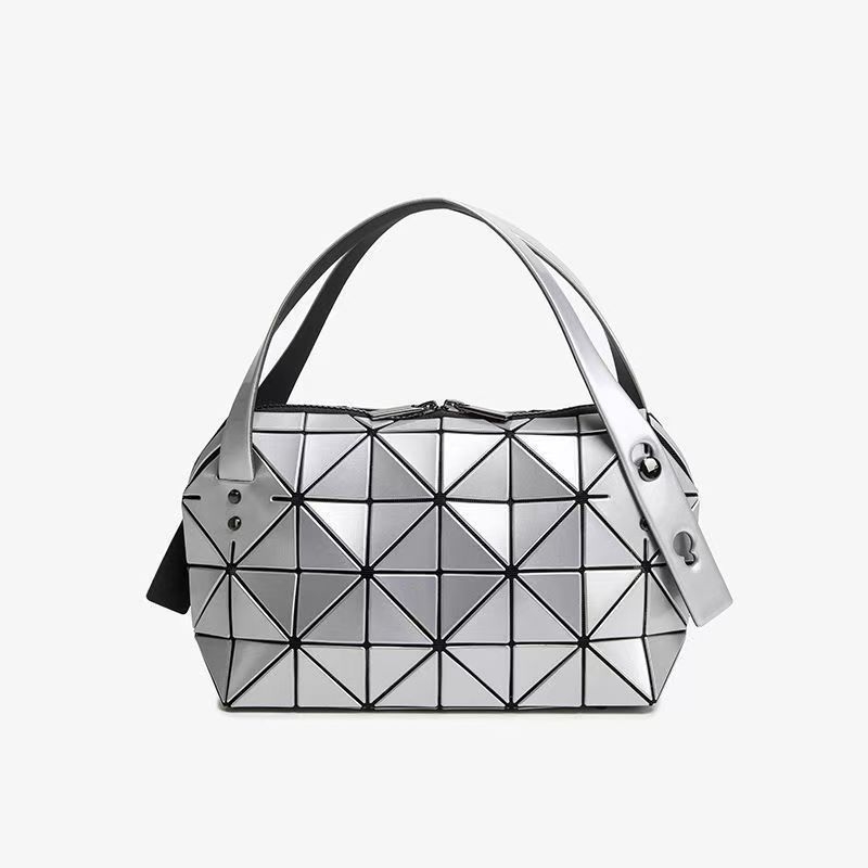 Ženska torba Boston od PVC s prešivanjem uzorkom u obliku jastuka, remen ili crossbody, gradski stil, svestrana.