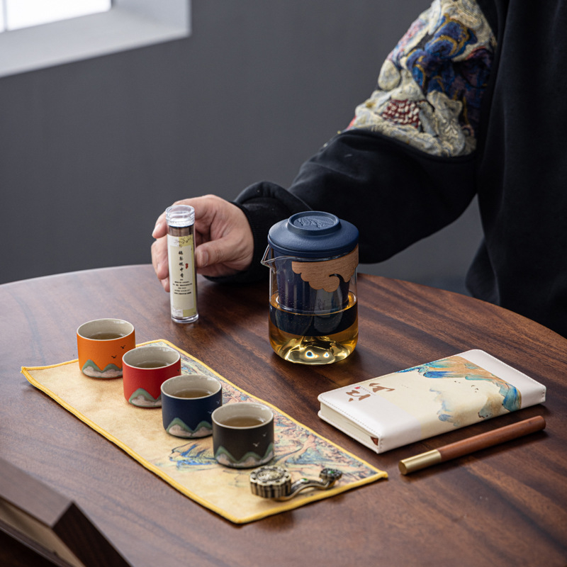 Set ceramic de ceai personalizabil într-o cutie cadou pentru cadouri corporative – design inspirat chinezește