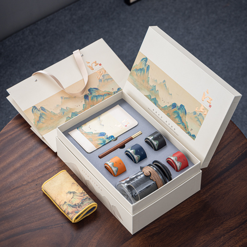Set ceramic de ceai personalizabil într-o cutie cadou pentru cadouri corporative – design inspirat chinezește