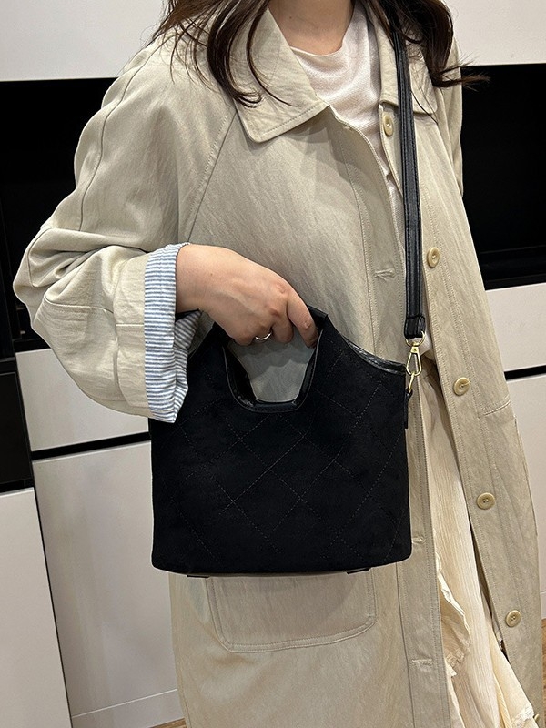 Mala velur torbica s dijamantnim šivanjem, crossbody, tote stil