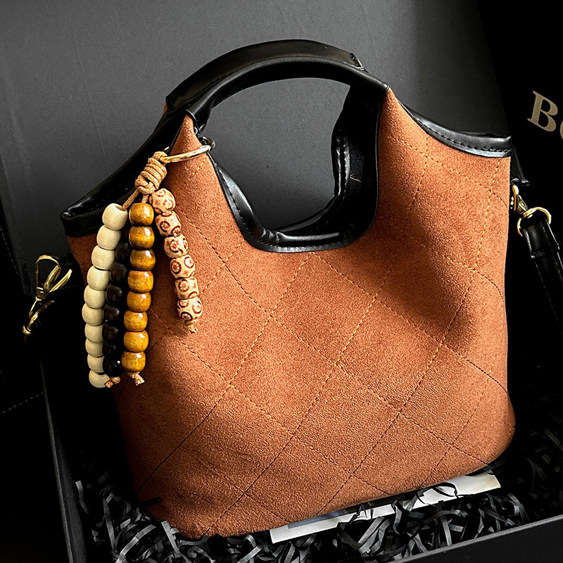 Mala velur torbica s dijamantnim šivanjem, crossbody, tote stil