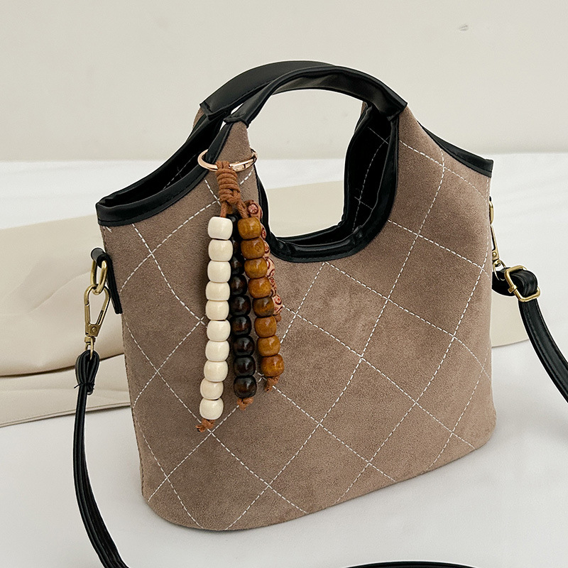 Mala velur torbica s dijamantnim šivanjem, crossbody, tote stil