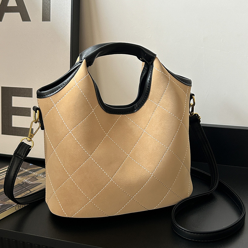 Mala velur torbica s dijamantnim šivanjem, crossbody, tote stil