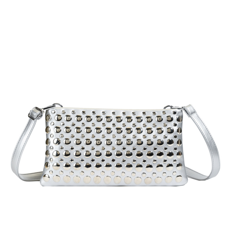 Ženska crossbody torba sa sjajnim zakovicama, mala kvadratna torba, široka naramenica, europski stil, 2025