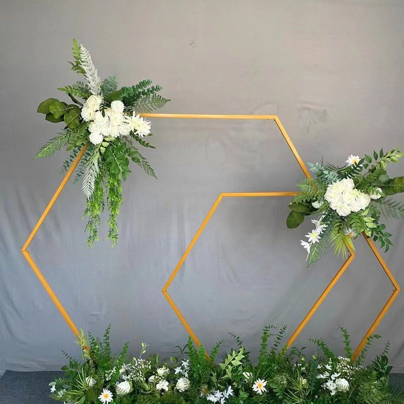 Arc floral hexagonal din metal pentru nunți și petreceri