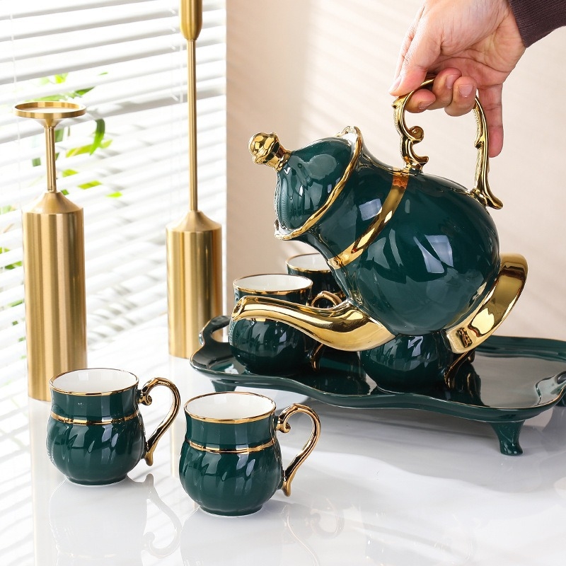 Set ceramice de cești cu margine aurie, stil nordic minimalist, pentru uz casnic; include cești de cafea și o cană pentru apă rece