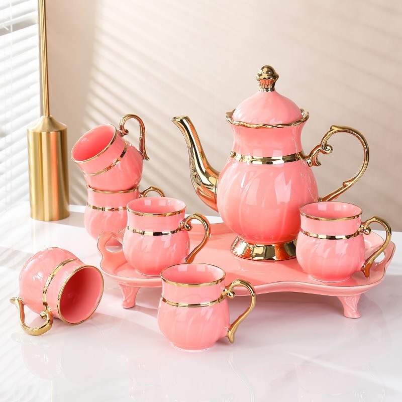 Set ceramice de cești cu margine aurie, stil nordic minimalist, pentru uz casnic; include cești de cafea și o cană pentru apă rece