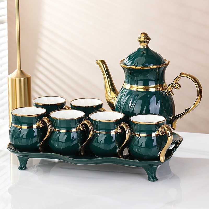 Set ceramice de cești cu margine aurie, stil nordic minimalist, pentru uz casnic; include cești de cafea și o cană pentru apă rece