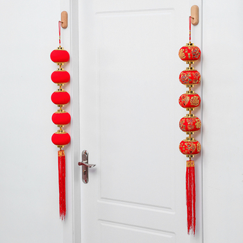 Șir festiv de felinare din flanelă cu noduri chinezești și cuplete pentru ferestre, uși și hol — decorativ din flanelă, lucrat manual