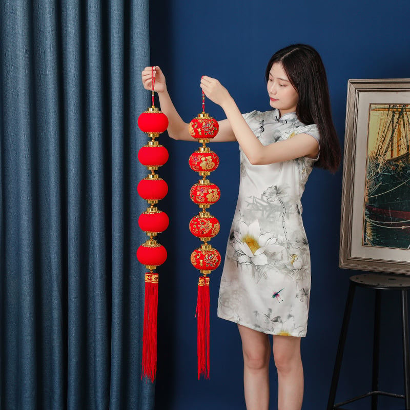 Șir festiv de felinare din flanelă cu noduri chinezești și cuplete pentru ferestre, uși și hol — decorativ din flanelă, lucrat manual
