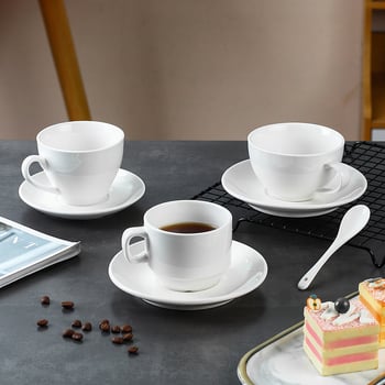 Ceașcă albă de cafea din ceramică cu farfuriu, set pentru mic dejun, lapte și ceai de după-amiază, gata pentru logo
