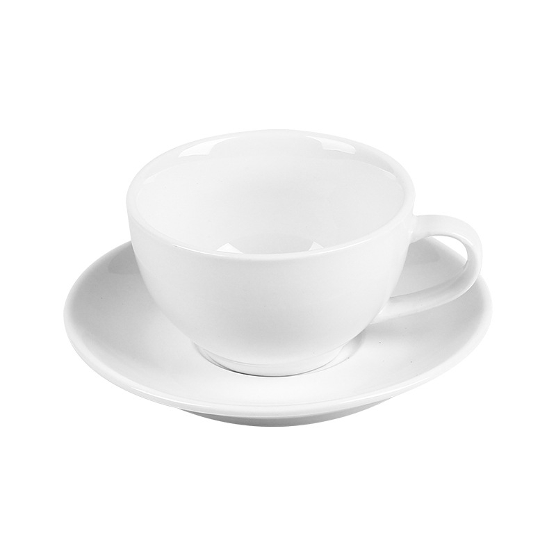 Ceașcă albă de cafea din ceramică cu farfuriu, set pentru mic dejun, lapte și ceai de după-amiază, gata pentru logo