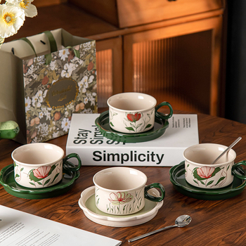 Set ceramic cu ceașcă de cafea și farfurioară, în stil retro - ambalaj cadou