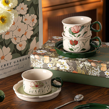 Set ceramic cu ceașcă de cafea și farfurioară, în stil retro - ambalaj cadou