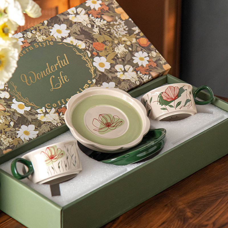 Set ceramic cu ceașcă de cafea și farfurioară, în stil retro - ambalaj cadou