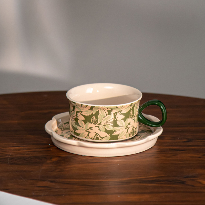 Set ceramic cu ceașcă de cafea și farfurioară, în stil retro - ambalaj cadou