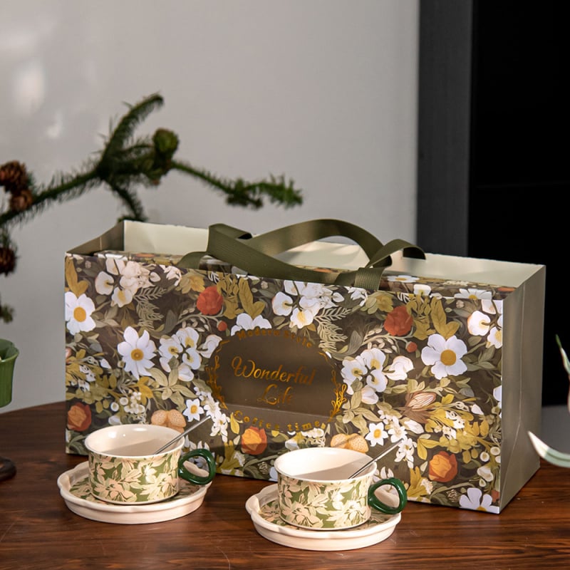 Set ceramic cu ceașcă de cafea și farfurioară, în stil retro - ambalaj cadou