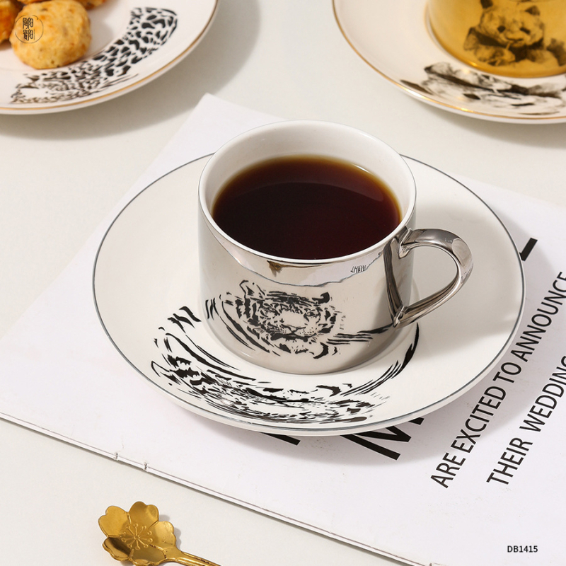 Set ceramic de cafea cu farfurioară, model creativ personalizabil, finisaj electroplatat, lux ușor, cadou