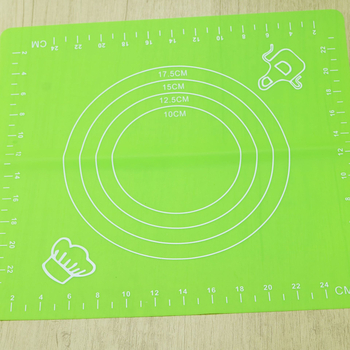 Covoraș silicon rezistent la temperaturi înalte, cu scară de măsurare, în dimensiuni mari și mici, verde, 26×28 cm, pentru frământat aluat și pregătire prăjituri