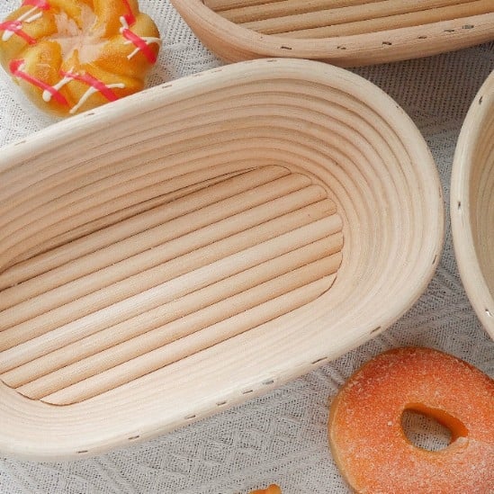 Set din lemn pentru dospirea aluatului, coș de pâine, sucitor, covoraș pentru frământat și depozitare a alimentelor pentru coacere
