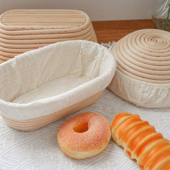 Set din lemn pentru dospirea aluatului, coș de pâine, sucitor, covoraș pentru frământat și depozitare a alimentelor pentru coacere