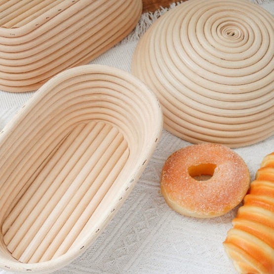 Set din lemn pentru dospirea aluatului, coș de pâine, sucitor, covoraș pentru frământat și depozitare a alimentelor pentru coacere