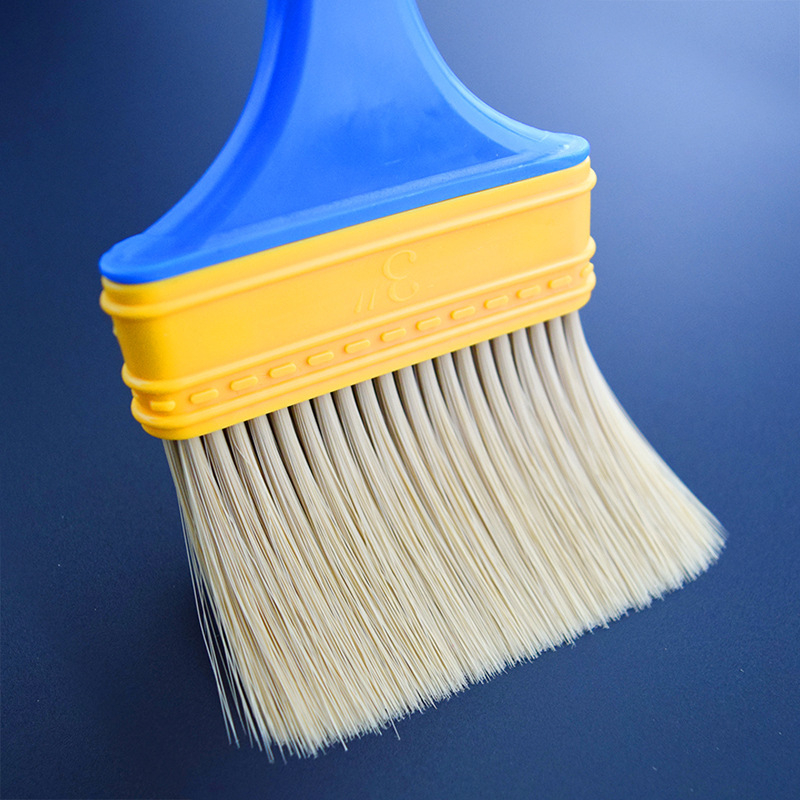 Pensulă de vopsea cu fibre sintetice moi, pentru acoperire uniformă, cu peri maro deschis