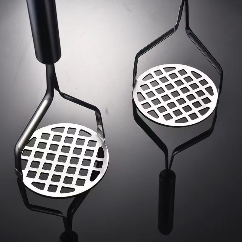 Presă de cartofi din oțel inoxidabil – un instrument multifuncțional pentru hrana bebelușilor