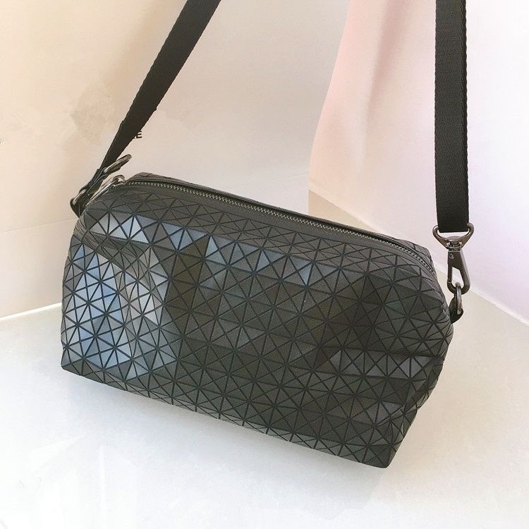 Trokutasta torbica preko ramena od PVC-a s geometrijskim šavovima, unisex, japanski stil